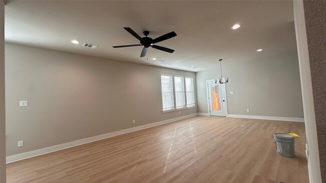 Building Photo - 380 N Dallas St