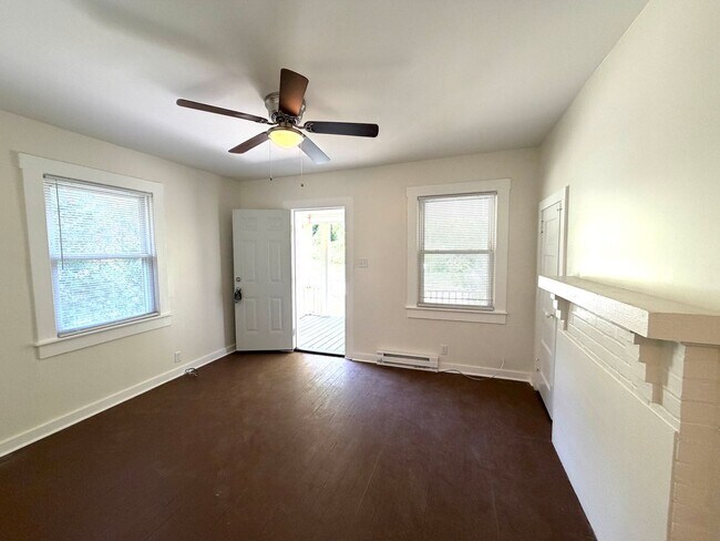 Building Photo - Swannanoa - Newly Renovated Beacon Village Cottage