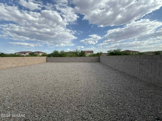 Building Photo - 10450 S Cutting Horse Dr