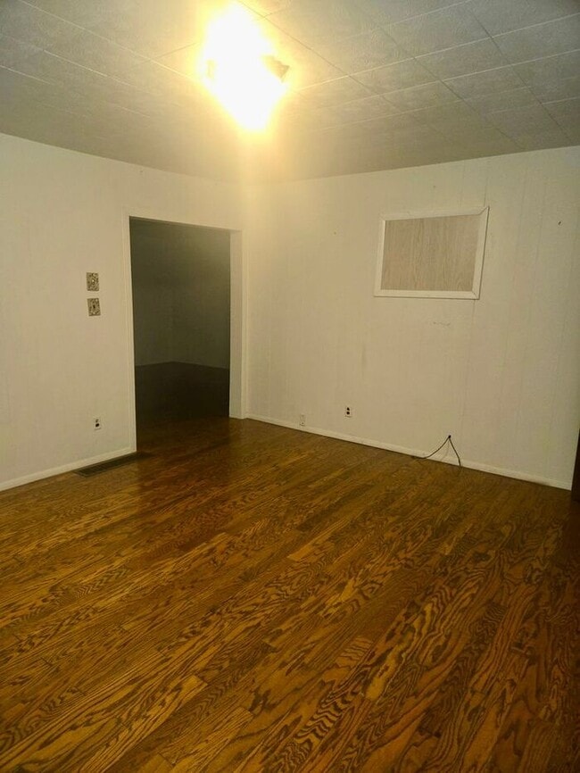 Building Photo - 2 bedroom home in Niles!!