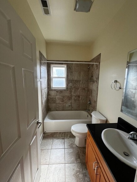 Building Photo - 4528 S Hermitage Ave