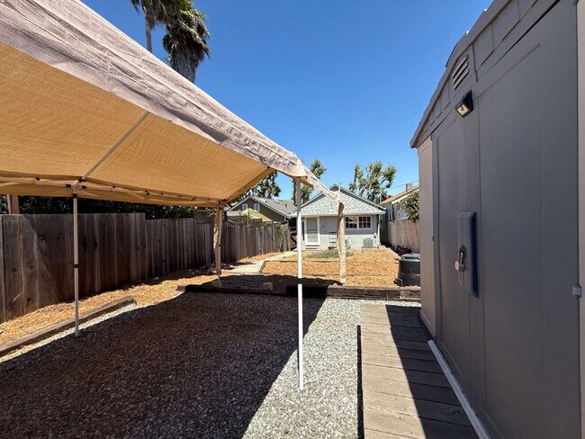Building Photo - Charming 3-Bedroom Home with Yard – Conven...