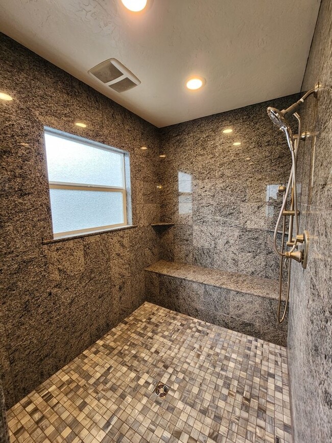 Building Photo - Single Family Home in Rio Dell!
