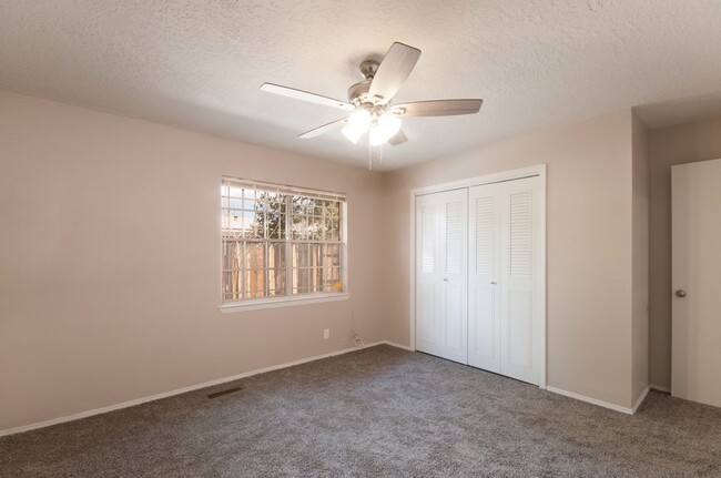 Building Photo - Beautifully Remodeled NE Heights/Uptown Ar...