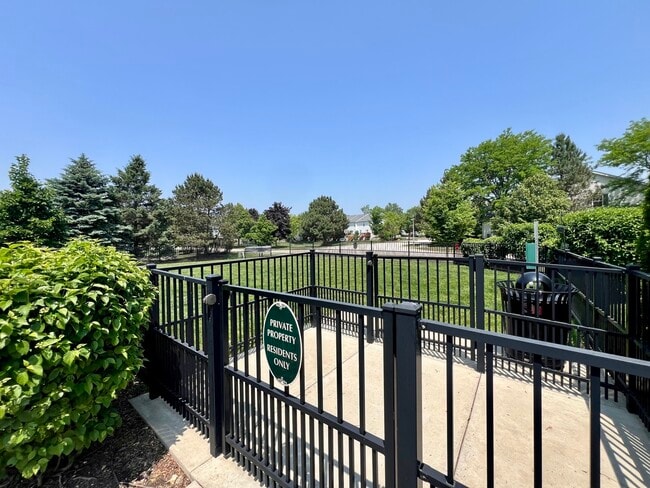 Building Photo - 1464 Lake Ridge Ct