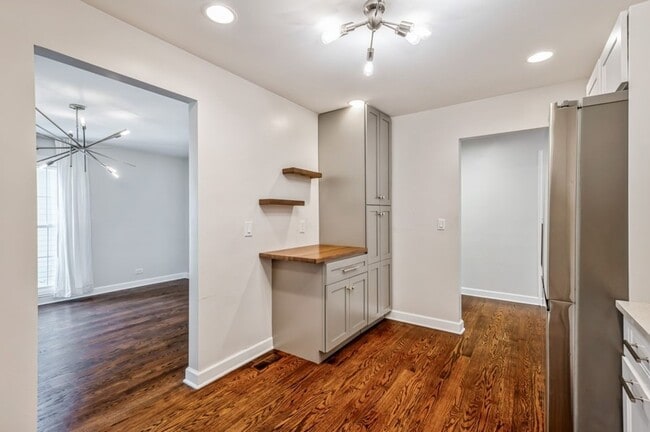 Building Photo - Gorgeous & Spacious Lincolshire Townhouse ...