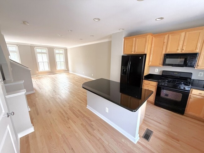 Building Photo - Large 3 Bedroom/3.5 Bath EYA home in the Brownstones at Wheaton!