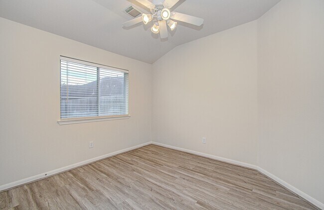 Building Photo - 1904 Roaring Springs Ct