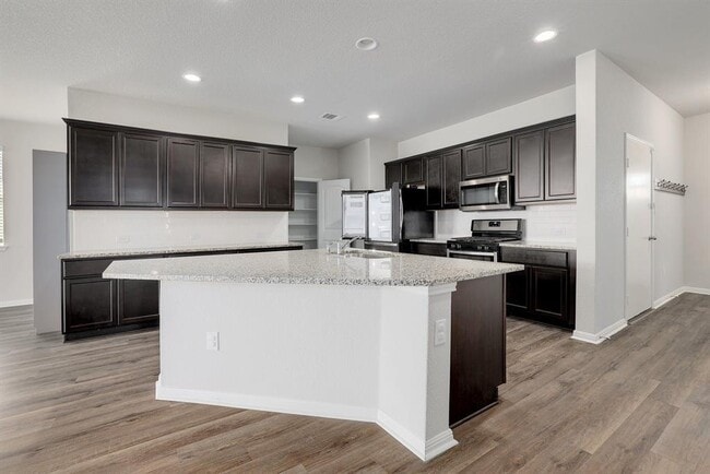 Building Photo - 105 Brunnen Wy