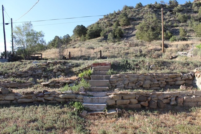 Building Photo - 529 W Topeka Ave