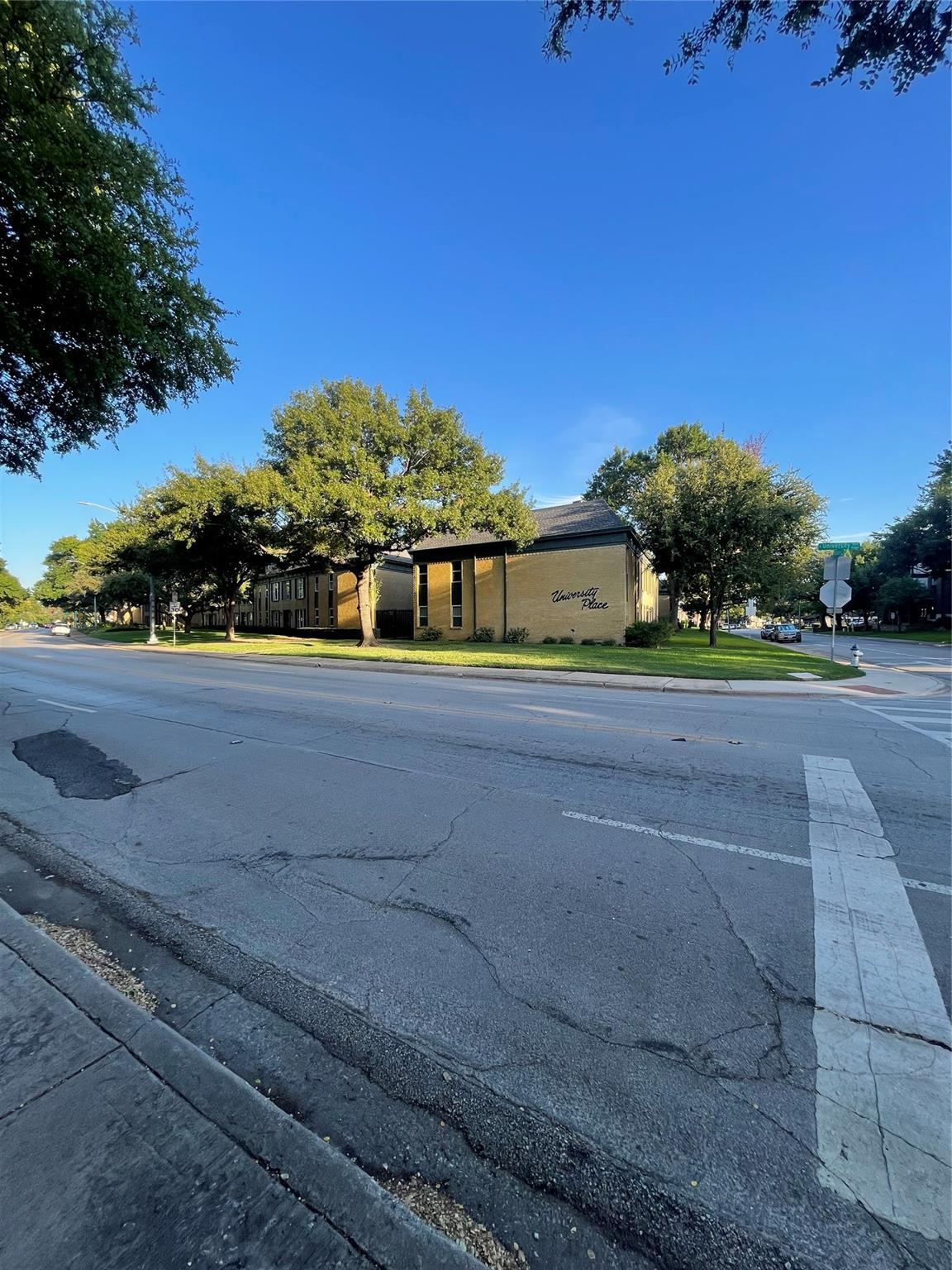 Building Photo - 6015 E University Blvd