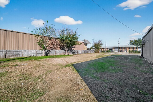 Building Photo - 6203 Gessner Rd