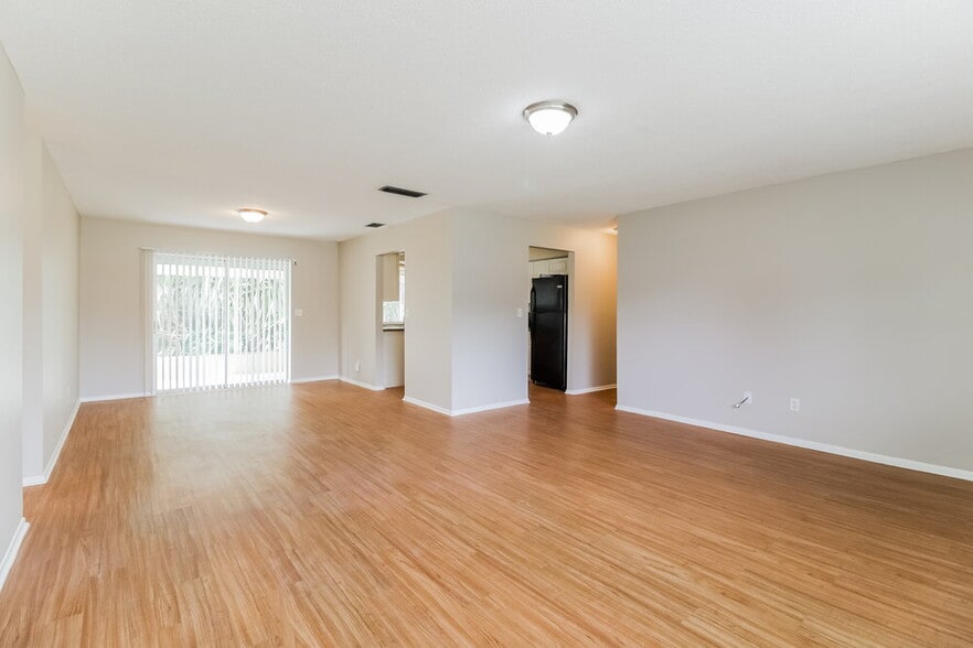 Building Photo - 323 SE 47th St