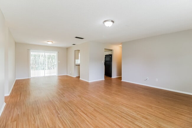 Building Photo - 323 SE 47th St