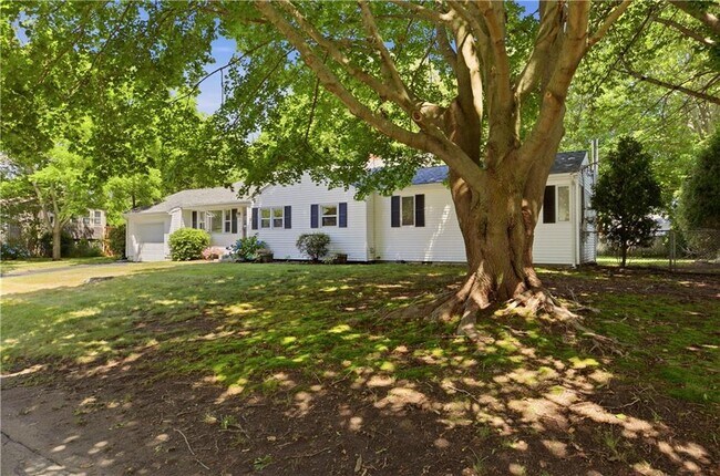 Building Photo - 117 Canonchet Dr