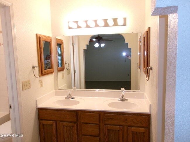 Building Photo - 7005 Black Ridge Dr