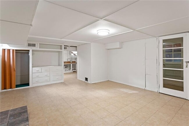 Building Photo - 798 Bank St SE