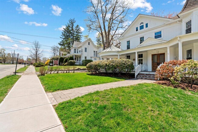 Building Photo - 12 Oakland Ct