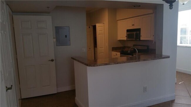 Building Photo - 3255 NE 184th St