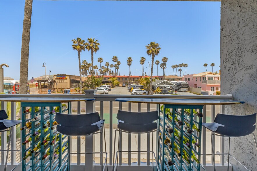 Building Photo - 1111 Seacoast Dr