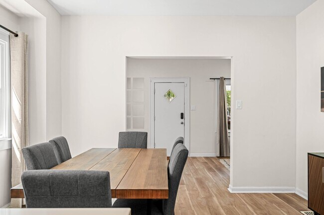 Building Photo - 1215 N Warman Ave