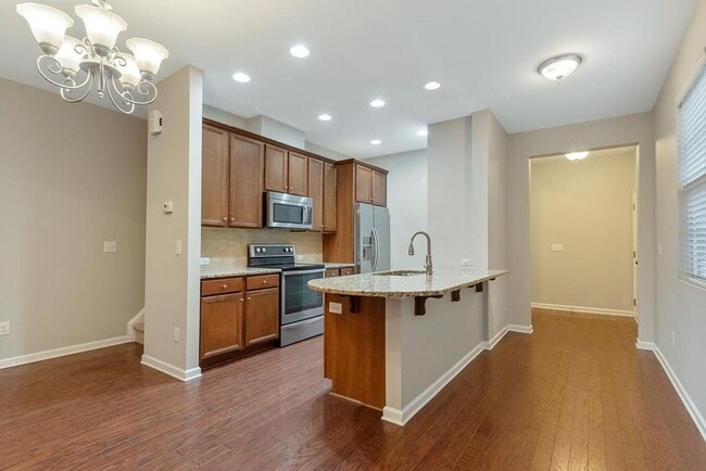 Building Photo - End Unit Townhome Available in Apex!