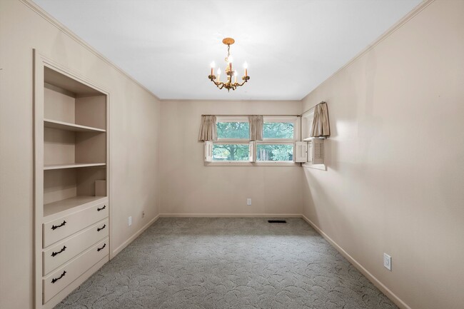 Building Photo - Private Woodway Retreat