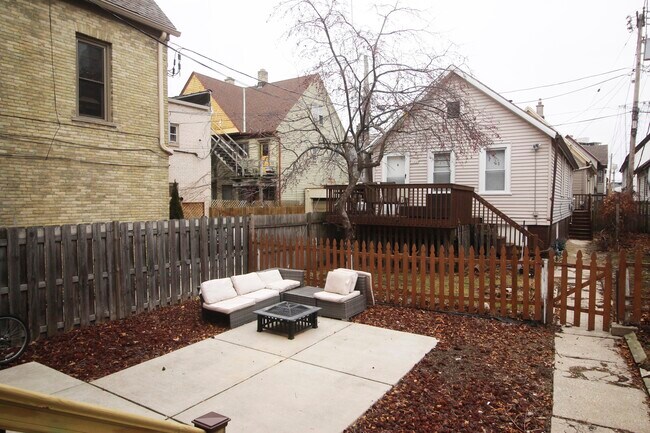 Patio - 1684 N Franklin Pl