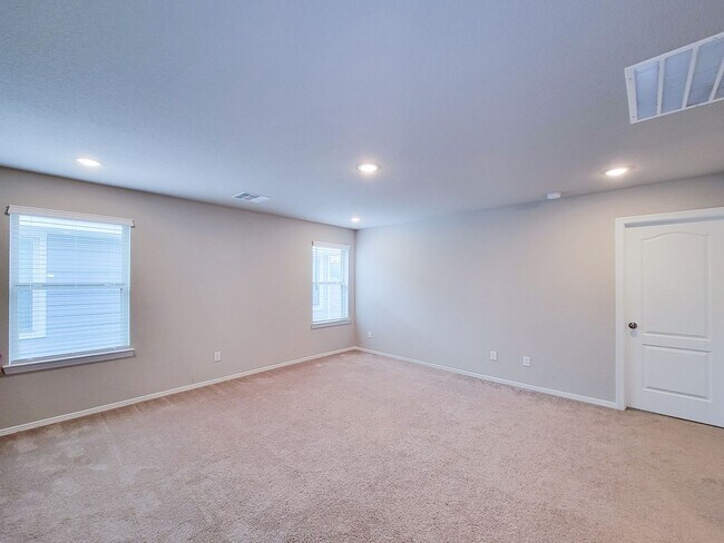 Building Photo - Beautifully updated 5-bedroom, 3.5-bath home located on a quiet cul-de-sac in a desirable Houston...