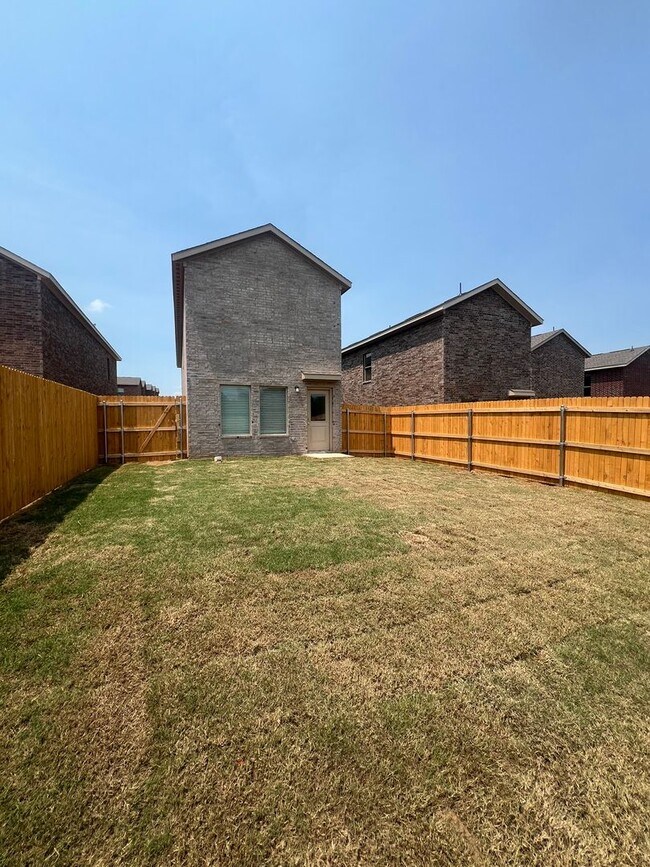 Building Photo - 14810 Razorbill Dr