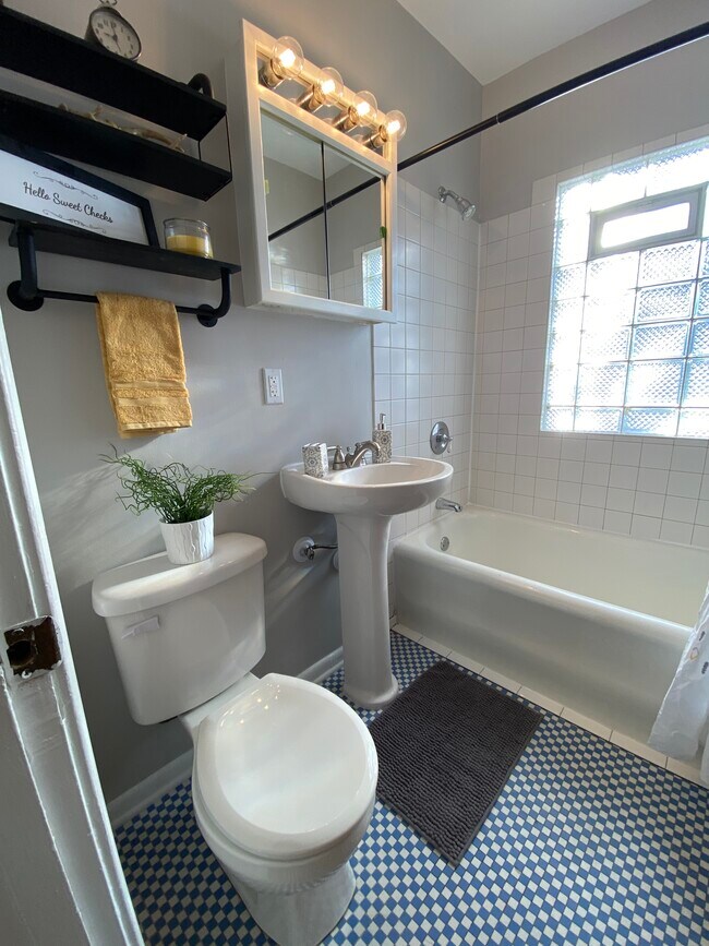 Building Photo - 4247 Cedar Ave S