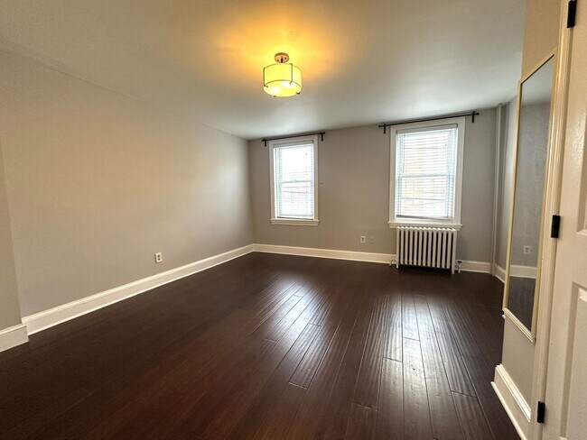 Building Photo - Stunning 4-Bedroom Townhome in the Heart of Fishtown! Available NOW!