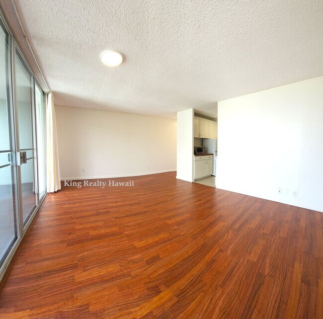 Building Photo - ** Newly Upgraded 1 bedroom  / 1 bath w/la...