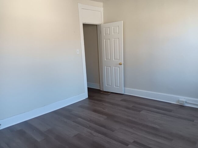 Building Photo - Charming 3BR Townhouse in Cabbage Hill - Section 8 Approved!