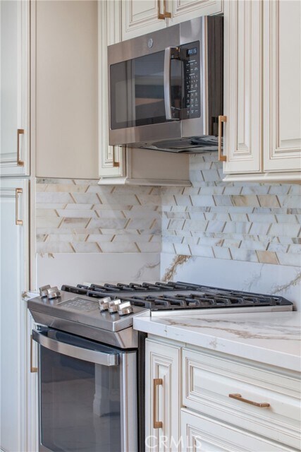 Building Photo - 9502 Laurel Canyon Blvd