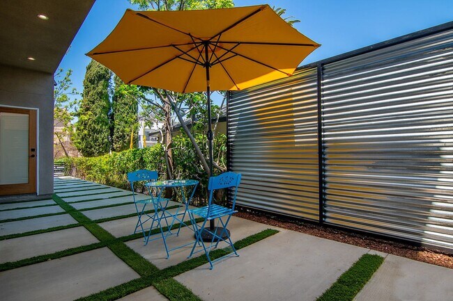 Building Photo - Lafayette Duplex