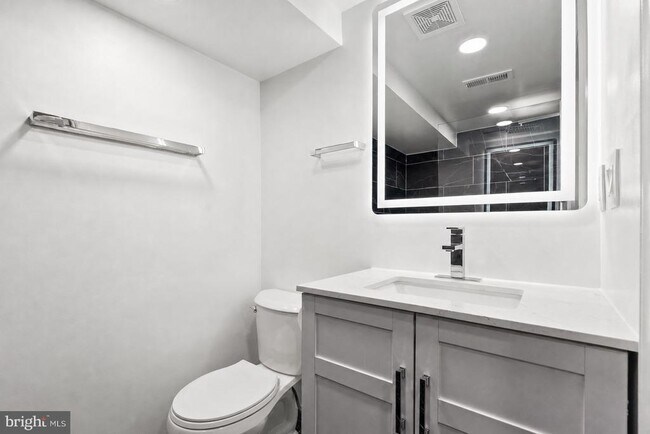 Building Photo - 1534 8th St NW