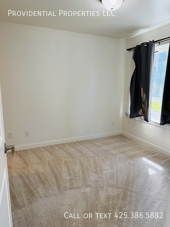 Building Photo - 14669 36th Ave NE