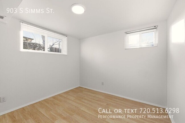 Building Photo - 903 S Simms St