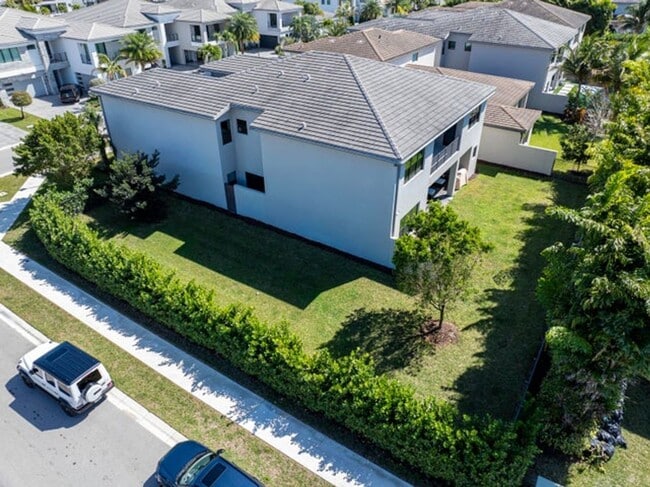 Building Photo - 17081 Five Waters Ave