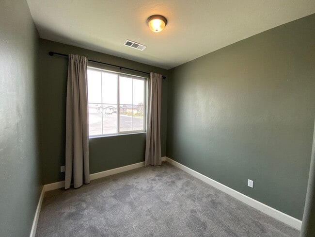 Building Photo - Charming home located in Arbor Gates community. Coming soon!