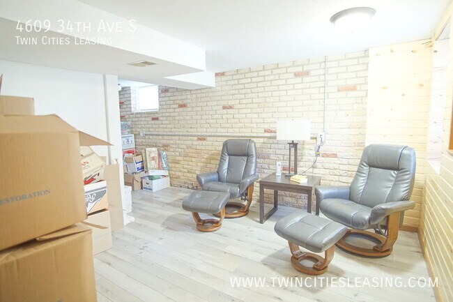 Building Photo - 4609 S 34th Ave