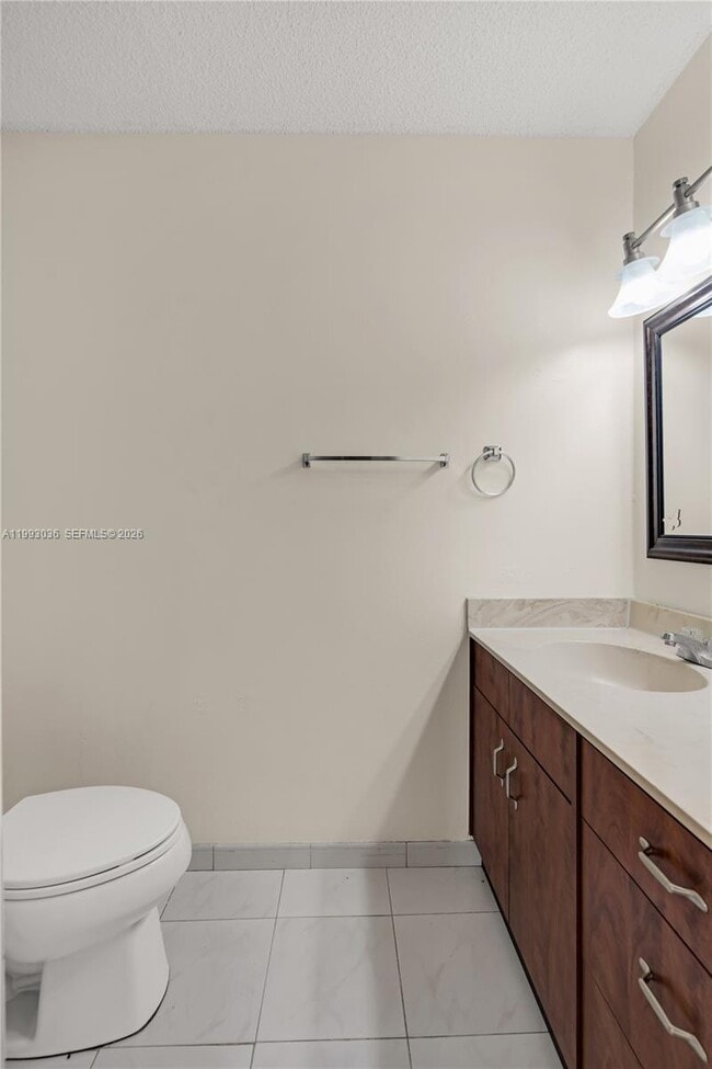 Building Photo - 14820 Naranja Lakes Blvd