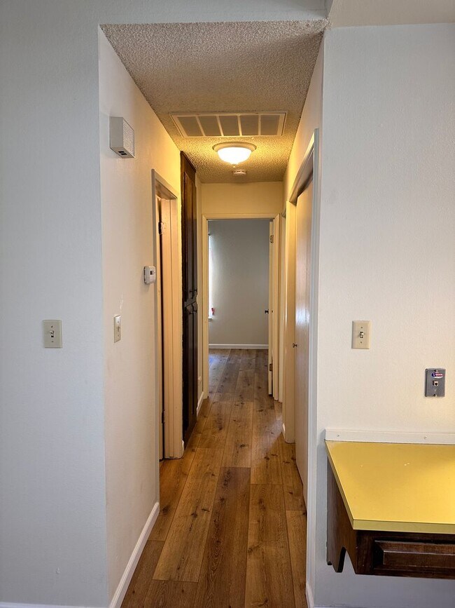 Building Photo - 8817 Littleoaks Way