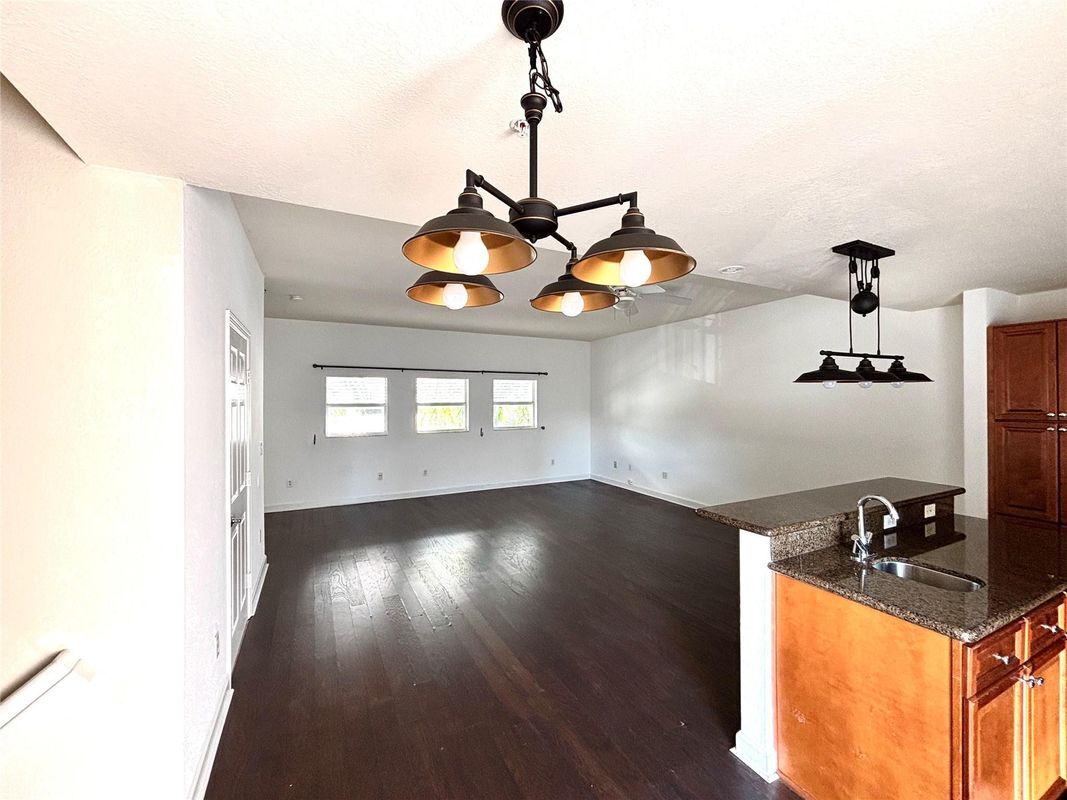 Building Photo - 451 NE 1st St