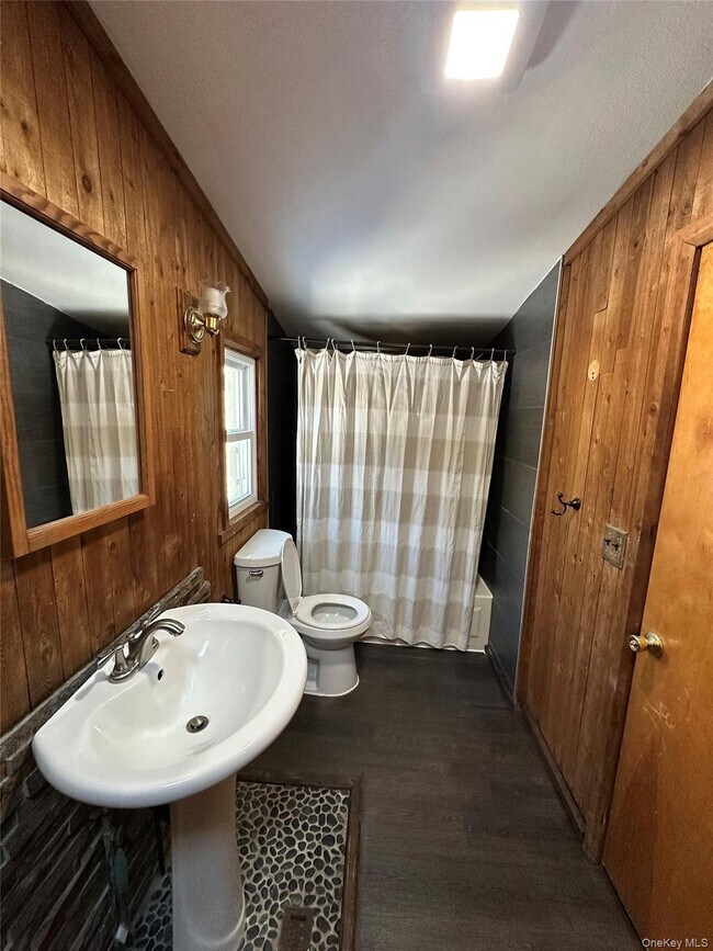 Building Photo - 69 Montrose Dr