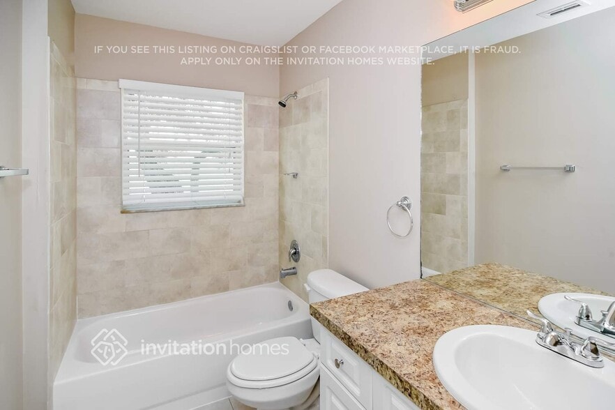 Building Photo - 450 SW 182nd Way