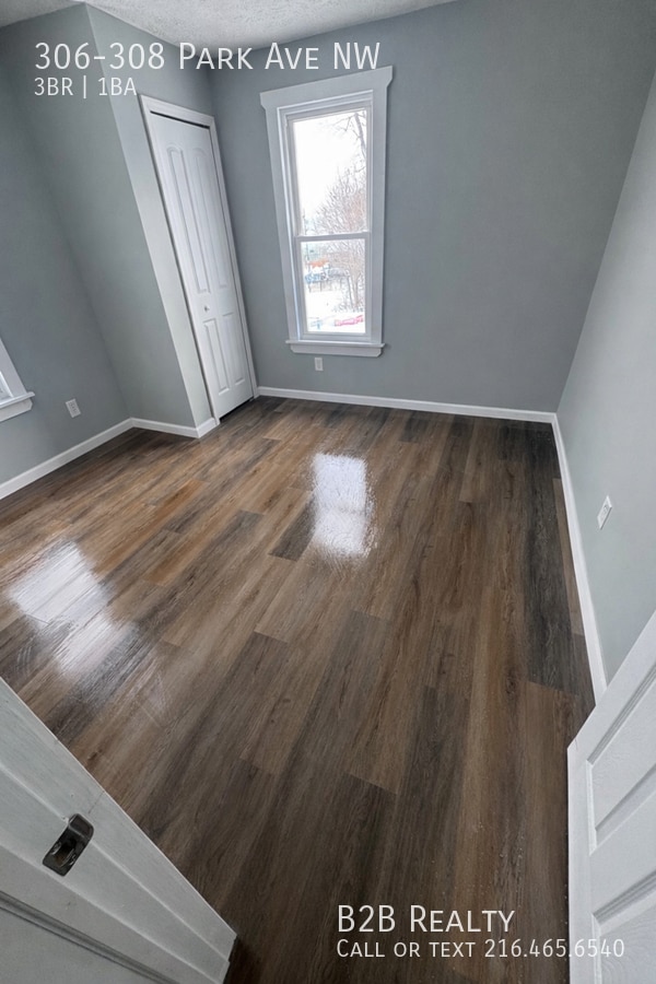 Building Photo - 306-308 Park Ave NW-