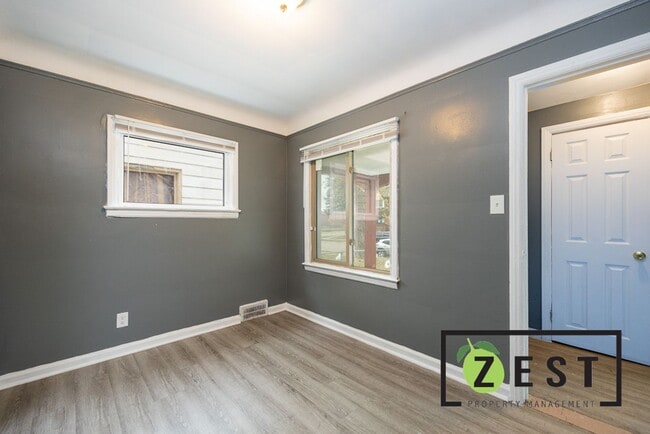 Building Photo - OPEN HOUSE-DECEMBER 19TH! 4PM-4:30PM! Beautiful 3 bedroom 1 Bath