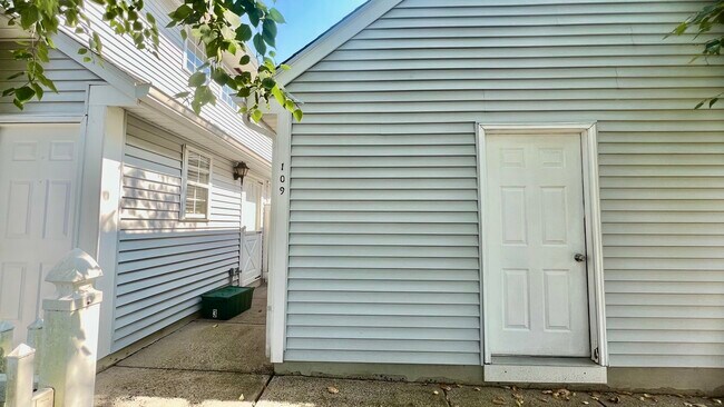 Primary Photo - 109 Misty Meadow Ln